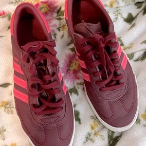 Womens size 7 adidas samba sneakers